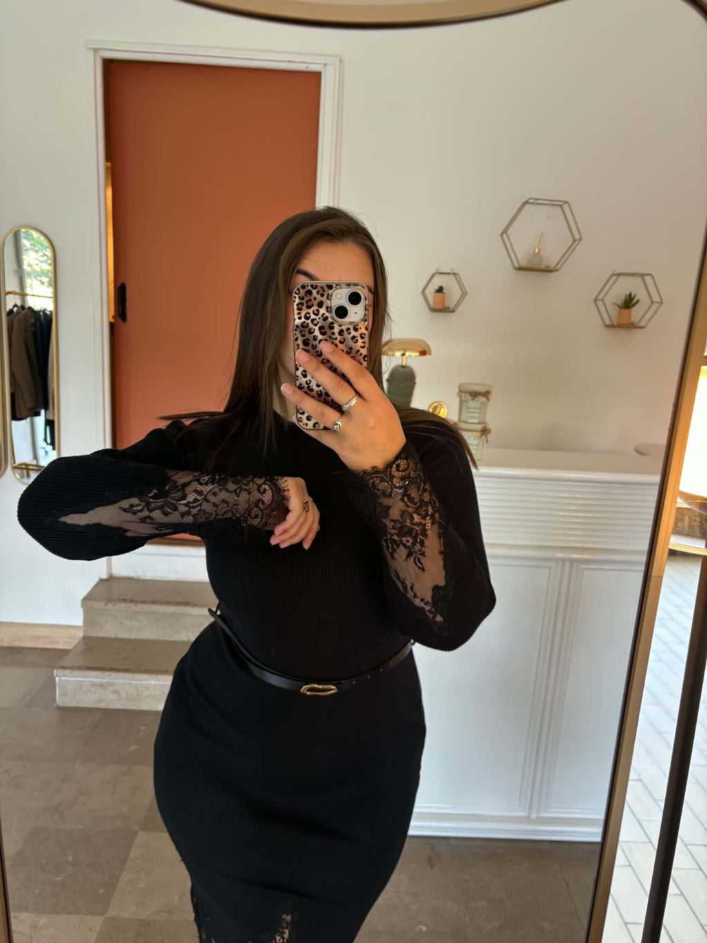 Robe pull côtelée détails dentelle — Noir